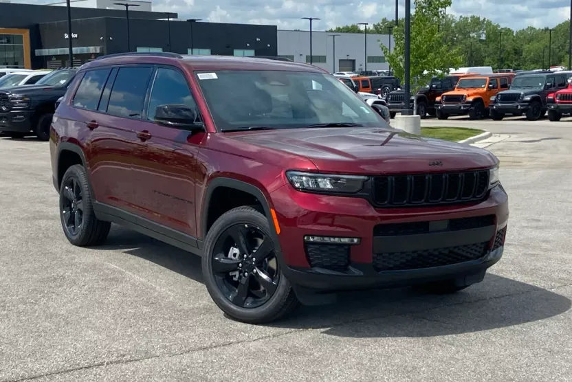2025 Jeep Grand Cherokee Limited photo 1