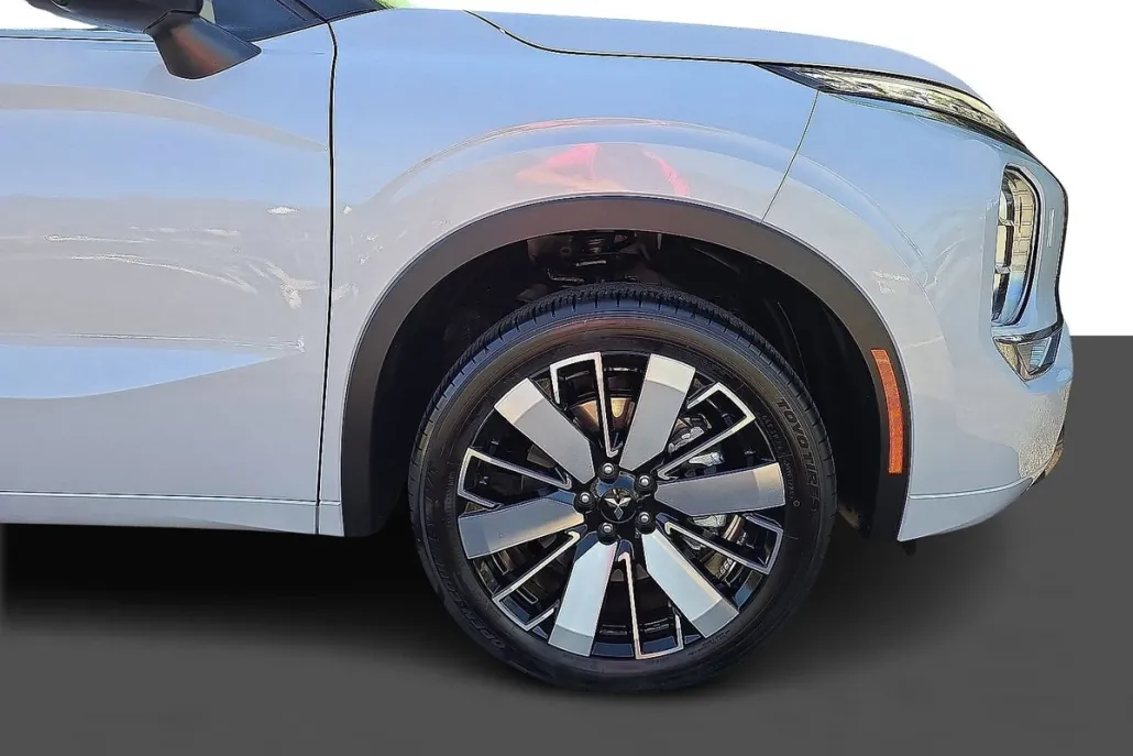 2025 Mitsubishi Outlander SEL photo 1
