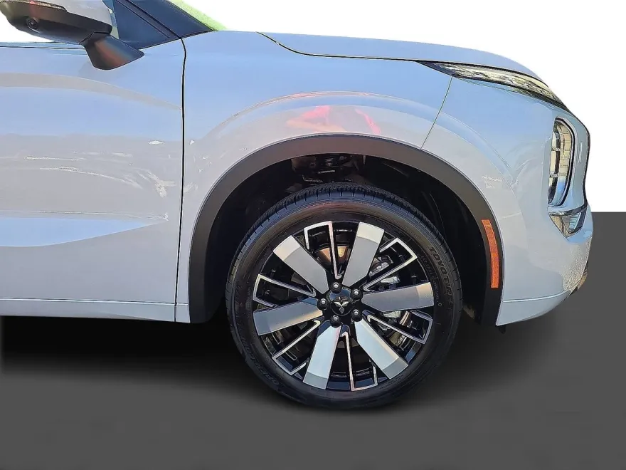 2025 Mitsubishi Outlander SEL photo 1