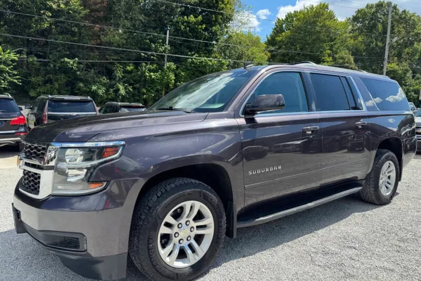 2015 Chevrolet Suburban LT photo 1