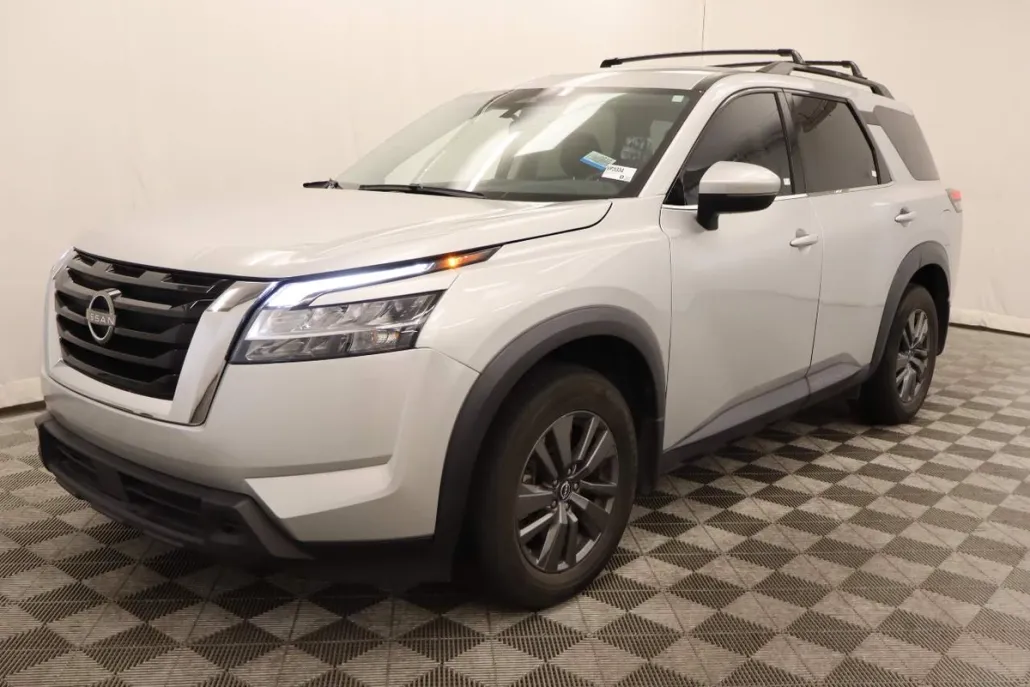 2022 Nissan Pathfinder SV photo 1