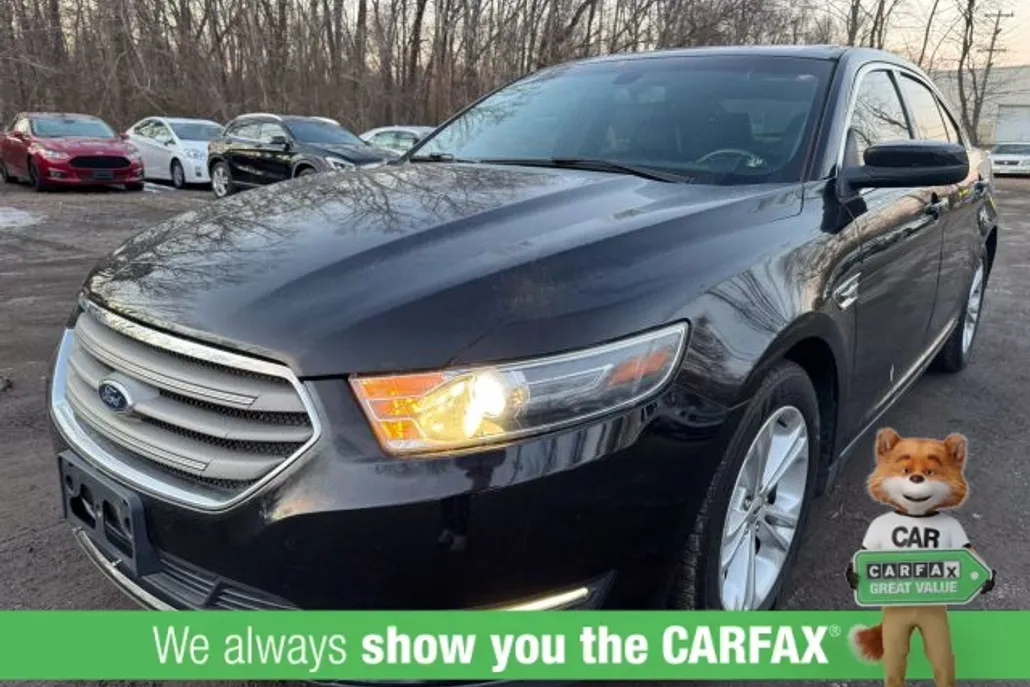 2016 Ford Taurus SEL photo 1