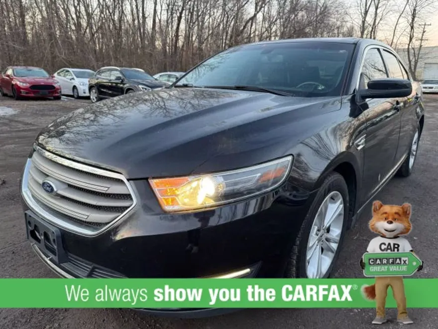 2016 Ford Taurus SEL photo 1