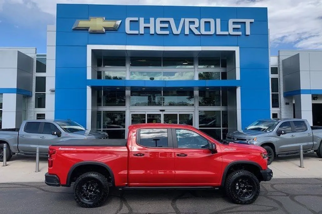 2025 Chevrolet Silverado 1500 High Country photo 1