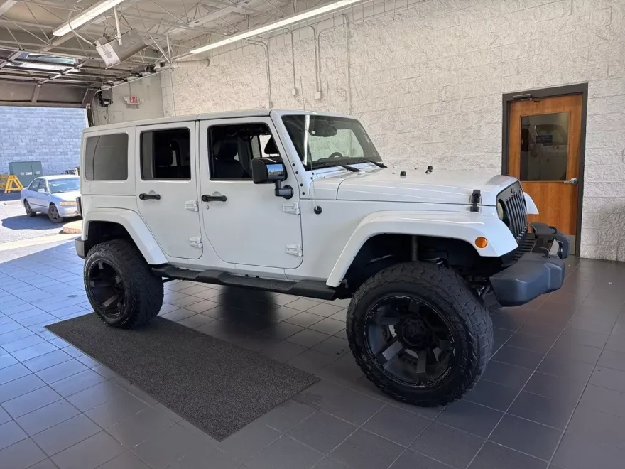 2014 Jeep Wrangler Unlimited Altitude photo 1