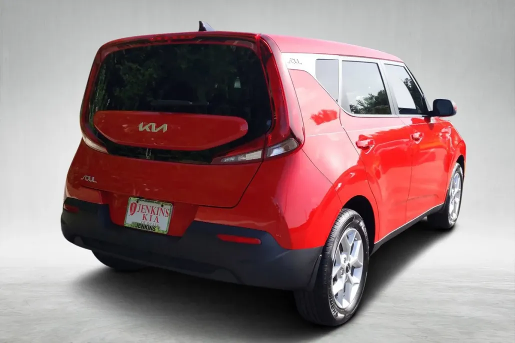 2022 Kia Soul LX photo 1
