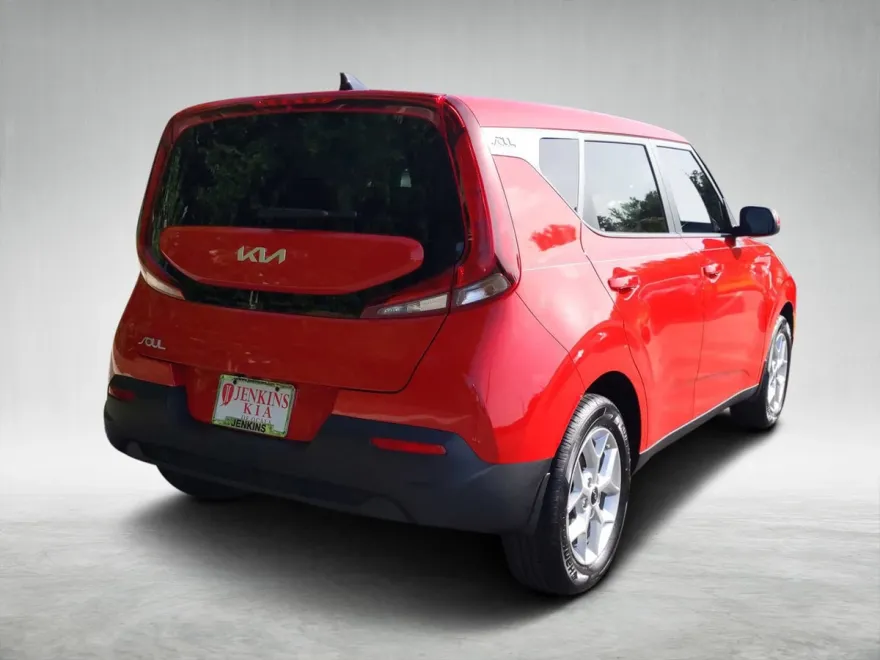 2022 Kia Soul LX photo 1