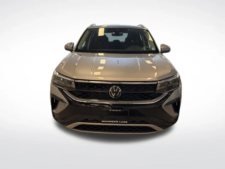 2024 Volkswagen Taos SE photo 1