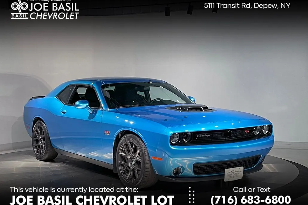 2016 Dodge Challenger SXT Plus photo 1