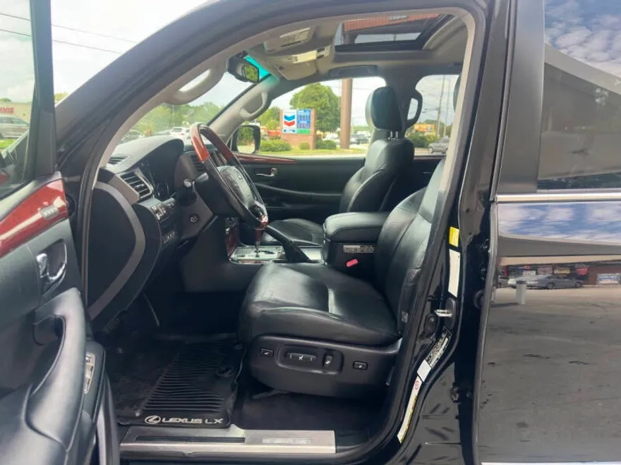 2011 Lexus LX 570 Base photo 1