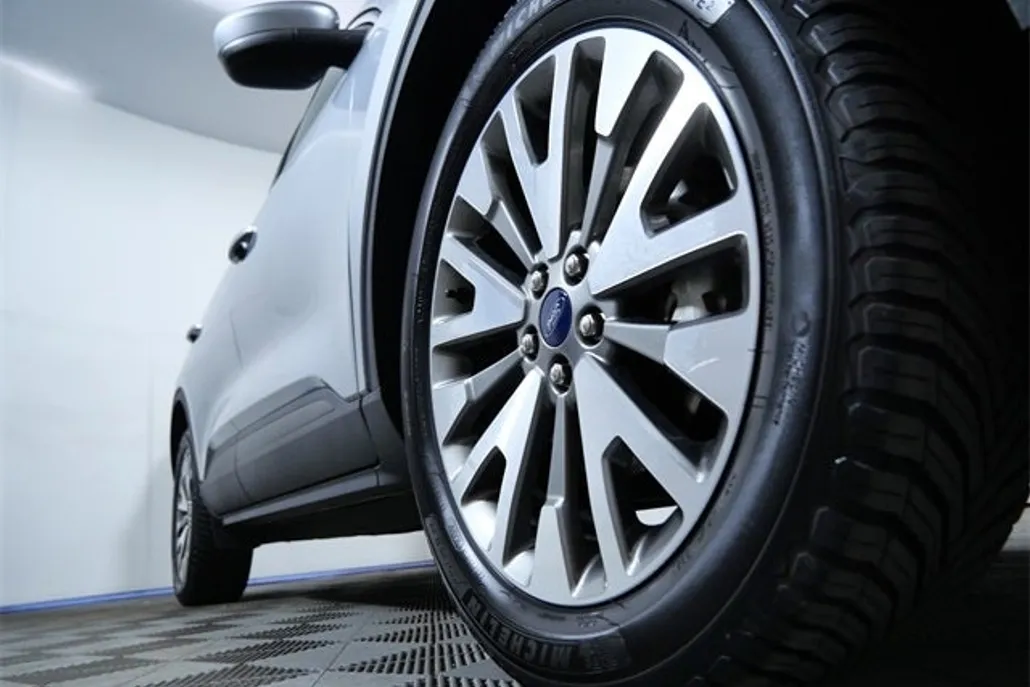 2022 Ford Escape Titanium photo 1