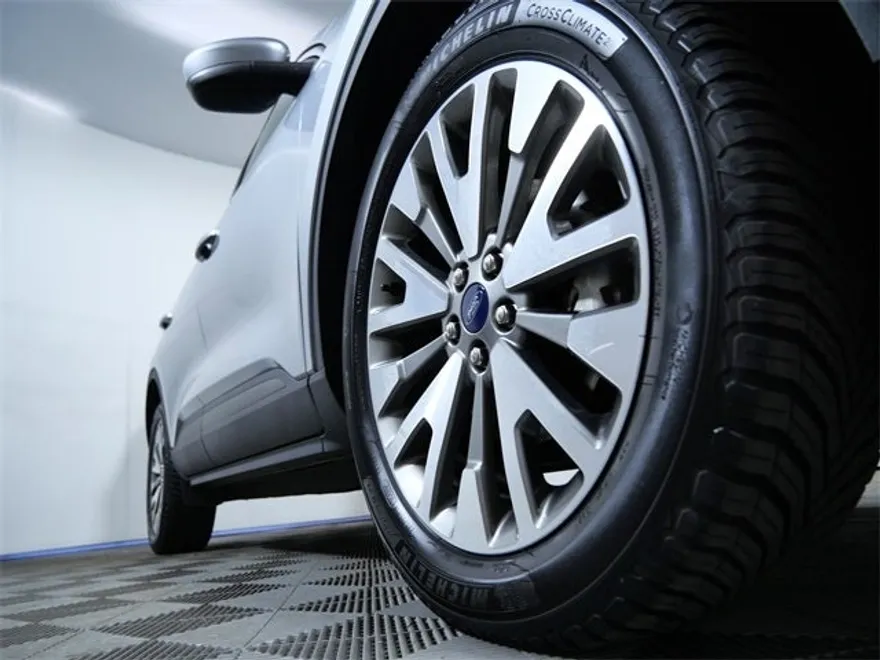 2022 Ford Escape Titanium photo 1