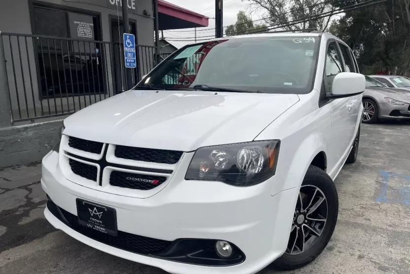 2019 Dodge Grand Caravan GT photo 1