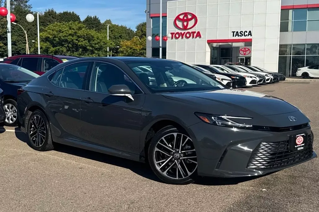 2025 Toyota Camry XSE photo 1