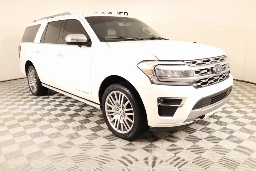 2023 Ford Expedition MAX Platinum photo 1