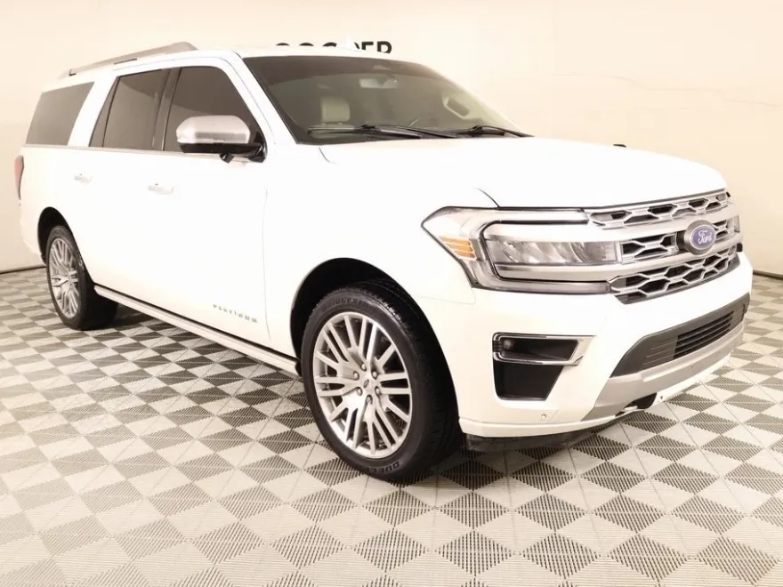 2023 Ford Expedition MAX Platinum photo 1