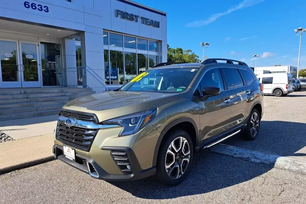 2025 Subaru Ascent Touring photo 1