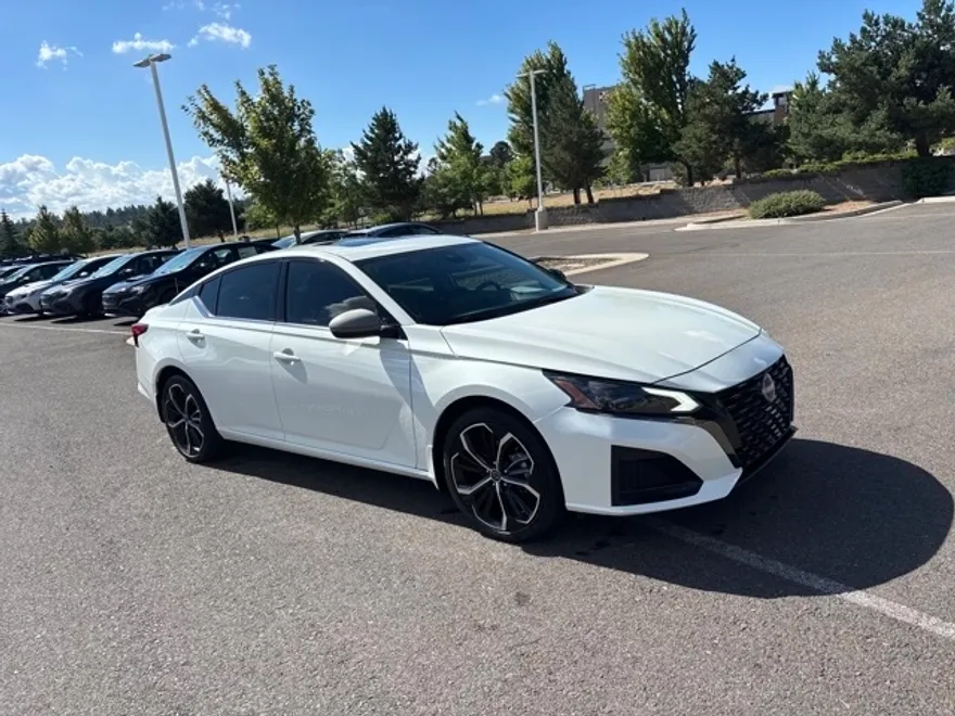 2023 Nissan Altima 2.5 SR photo 1