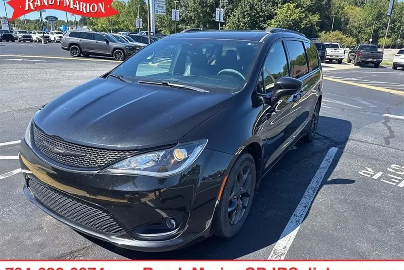 2020 Chrysler Pacifica Touring L photo 1