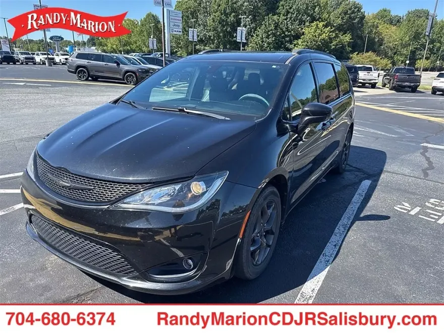 2020 Chrysler Pacifica Touring L photo 1