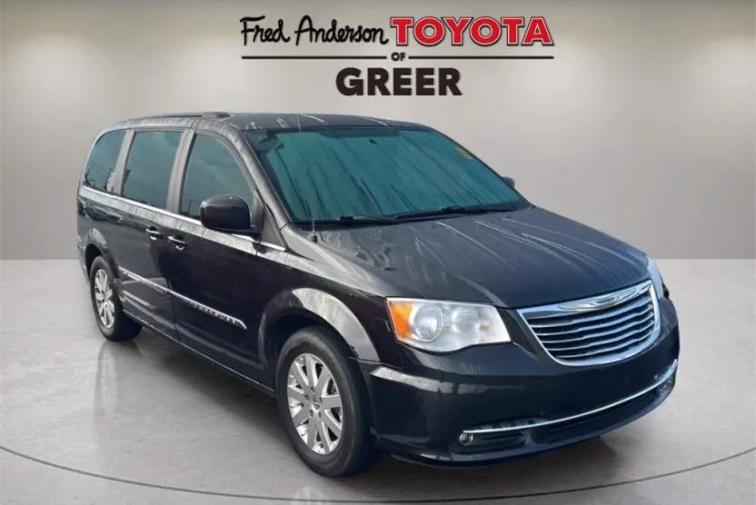 2016 Chrysler Town & Country Touring photo 1