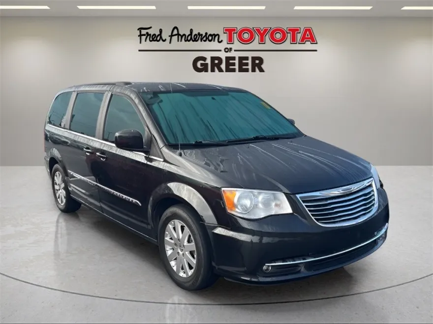 2016 Chrysler Town & Country Touring photo 1