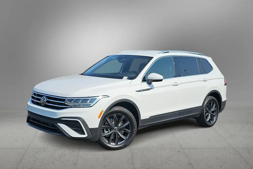 2024 Volkswagen Tiguan SE Wolfsburg Edition photo 1