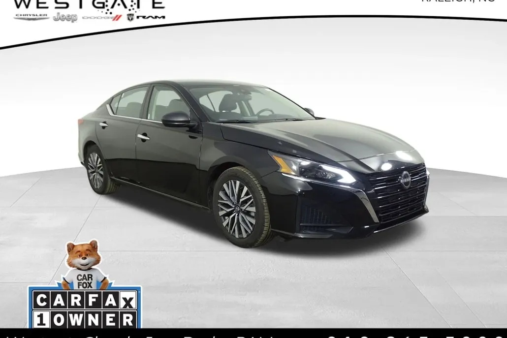 2024 Nissan Altima 2.5 SV photo 1