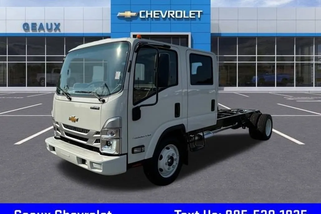 2025 Chevrolet Silverado 4500HD photo 1