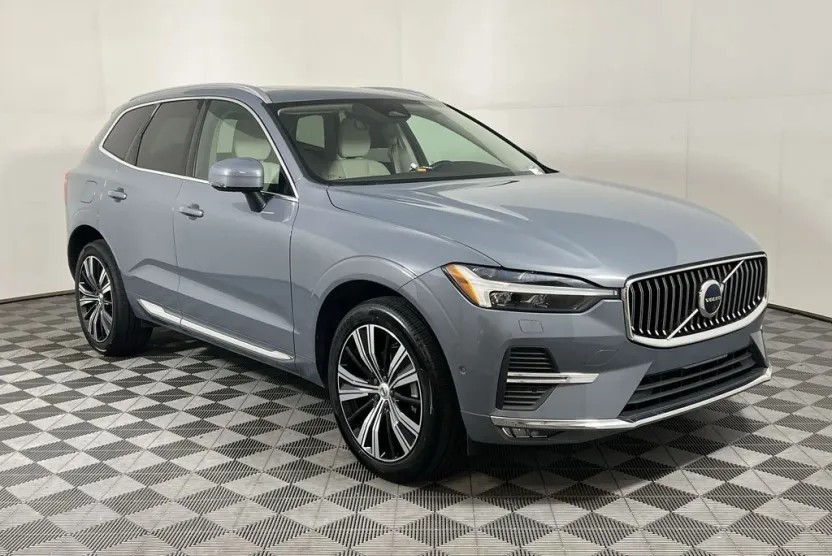2023 Volvo XC60 B5 Plus photo 1