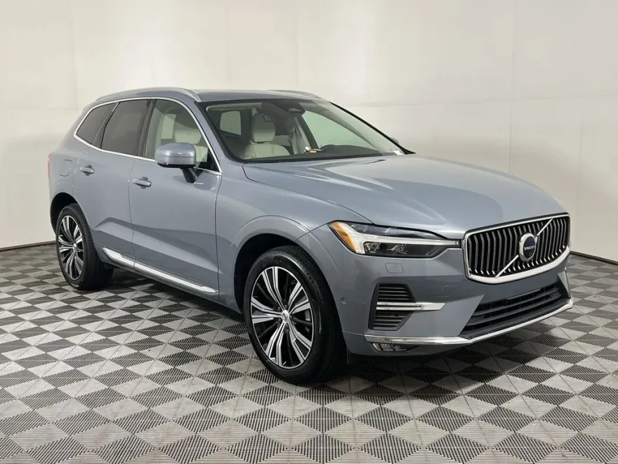 2023 Volvo XC60 B5 Plus photo 1