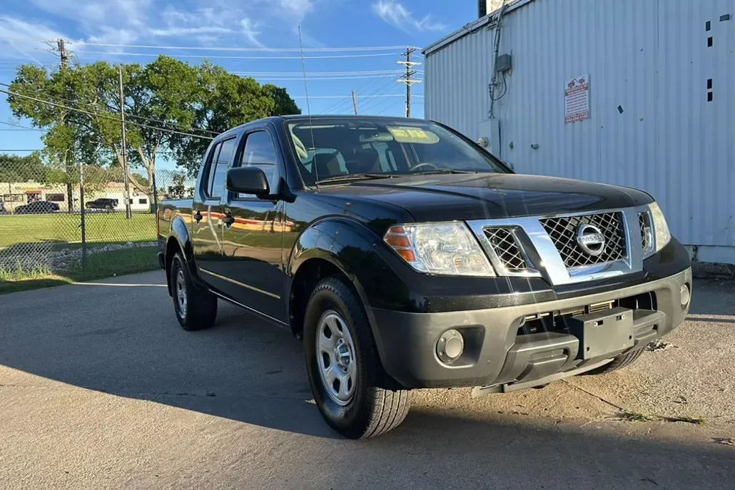 2019 Nissan Frontier Crew Cab S photo 1