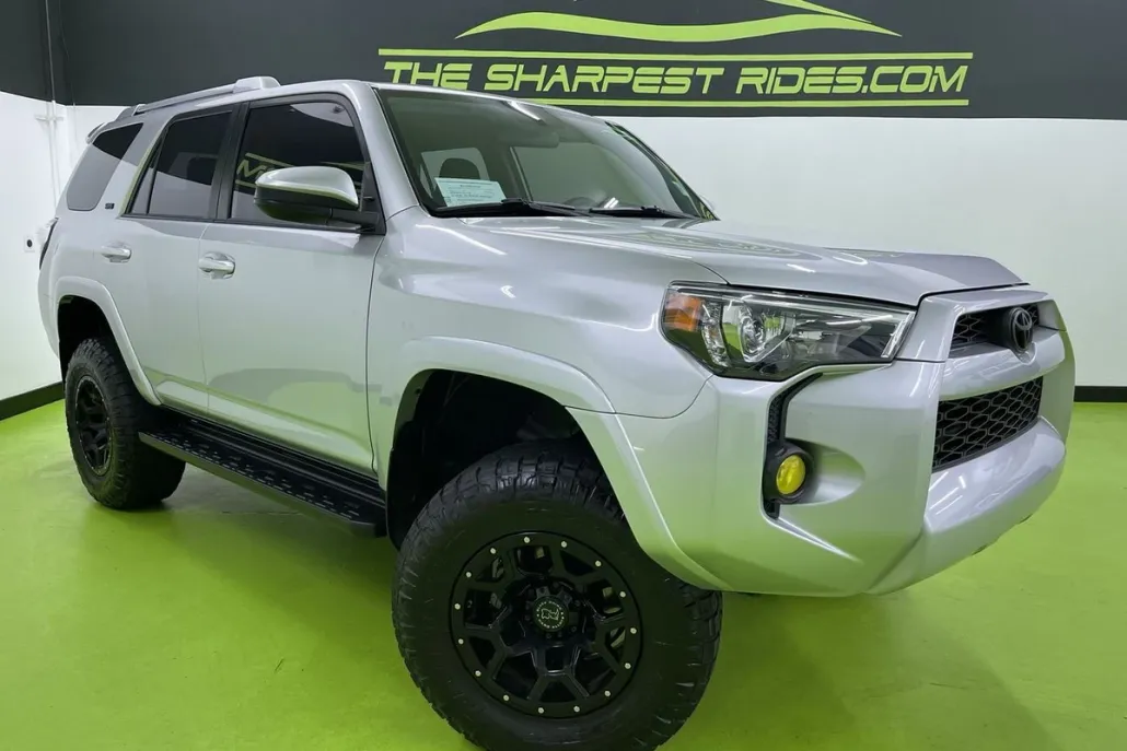 2018 Toyota 4Runner SR5 photo 1
