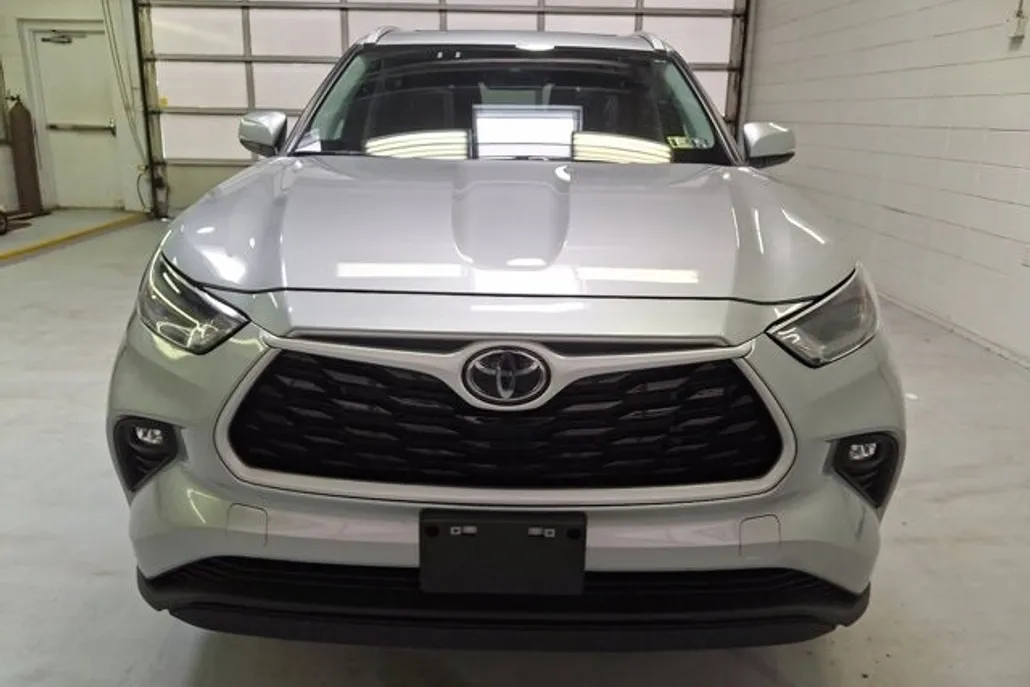 2024 Toyota Highlander XLE photo 1