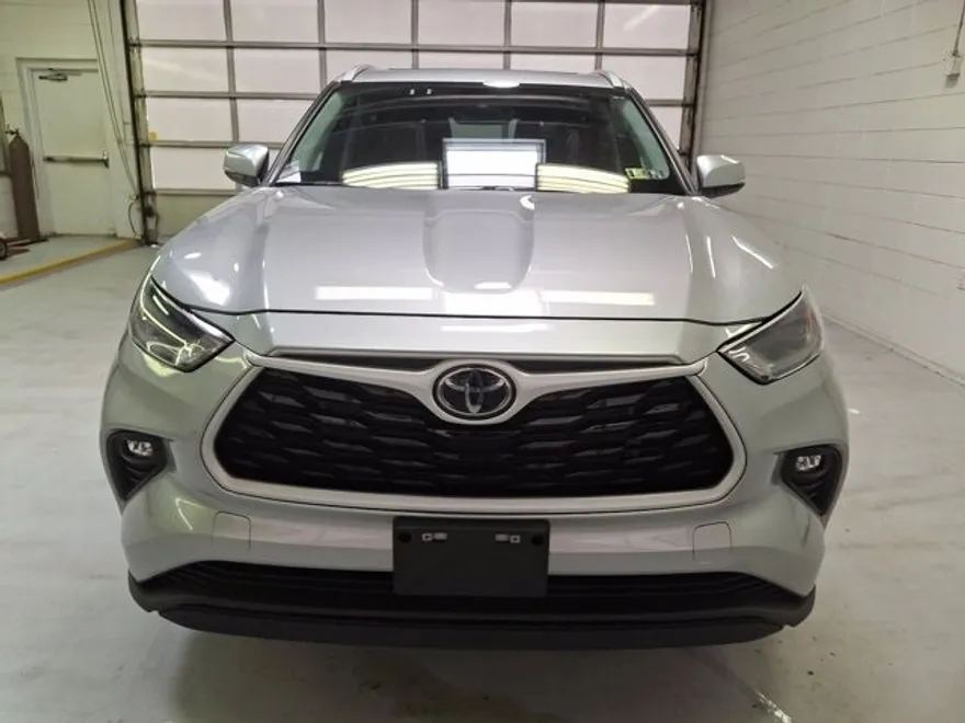 2024 Toyota Highlander XLE photo 1