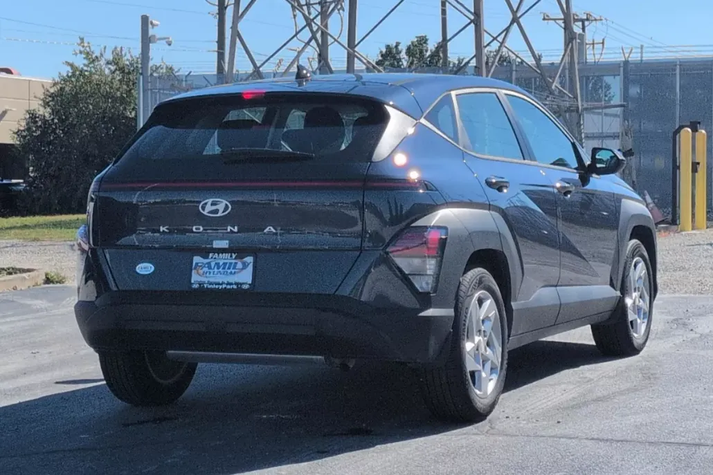 2025 Hyundai Kona SE photo 1