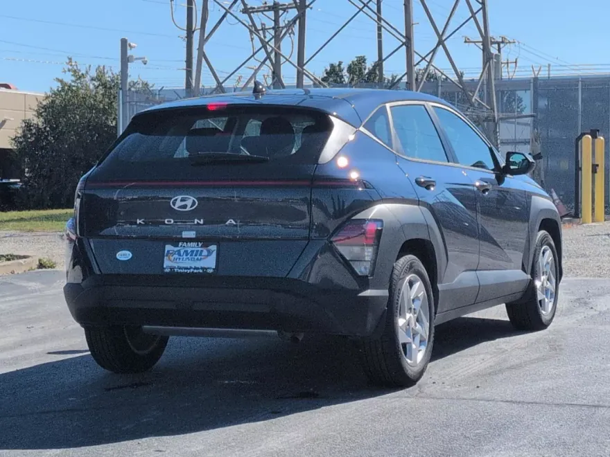 2025 Hyundai Kona SE photo 1