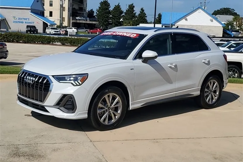 2024 Audi Q3 45 TFSI S line Premium photo 1