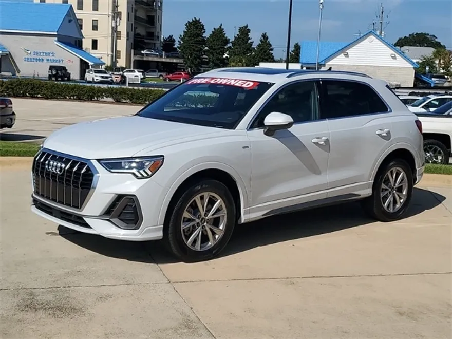 2024 Audi Q3 45 TFSI S line Premium photo 1