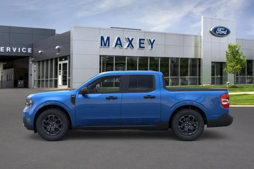 2025 Ford Maverick XLT photo 1