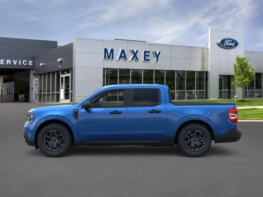 2025 Ford Maverick XLT photo 1
