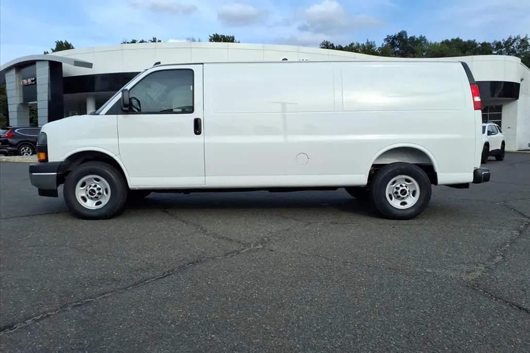 2025 Gmc Savana Cargo 3500 photo 1