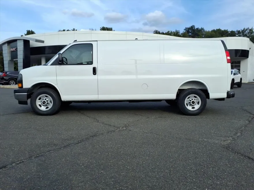 2025 Gmc Savana Cargo 3500 photo 1
