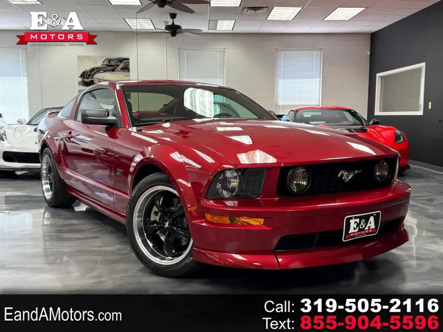 2005 Ford Mustang GT Premium photo 1