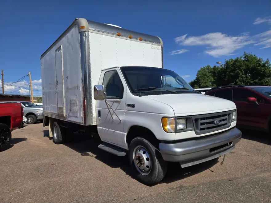 2003 Ford E-450 photo 1