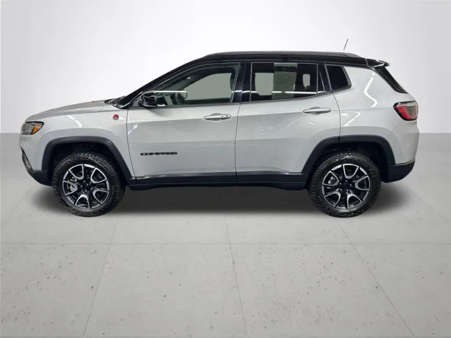 2024 Jeep Compass Trailhawk photo 1
