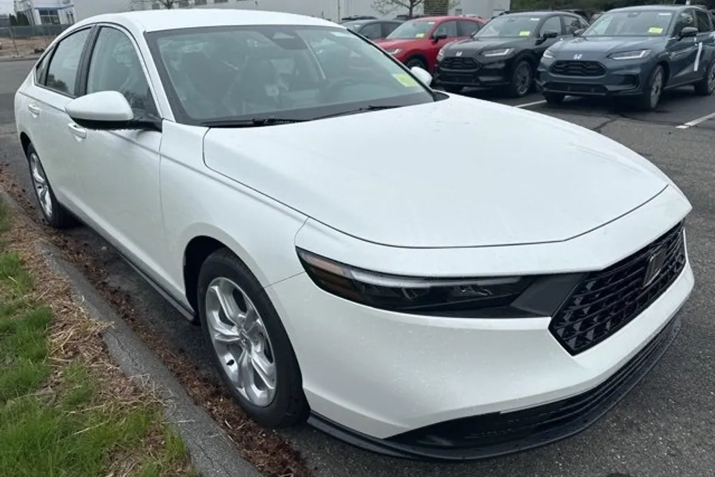 2025 Honda Accord LX photo 1