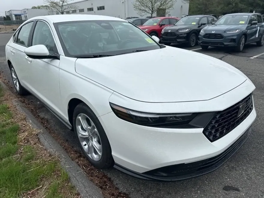 2025 Honda Accord LX photo 1