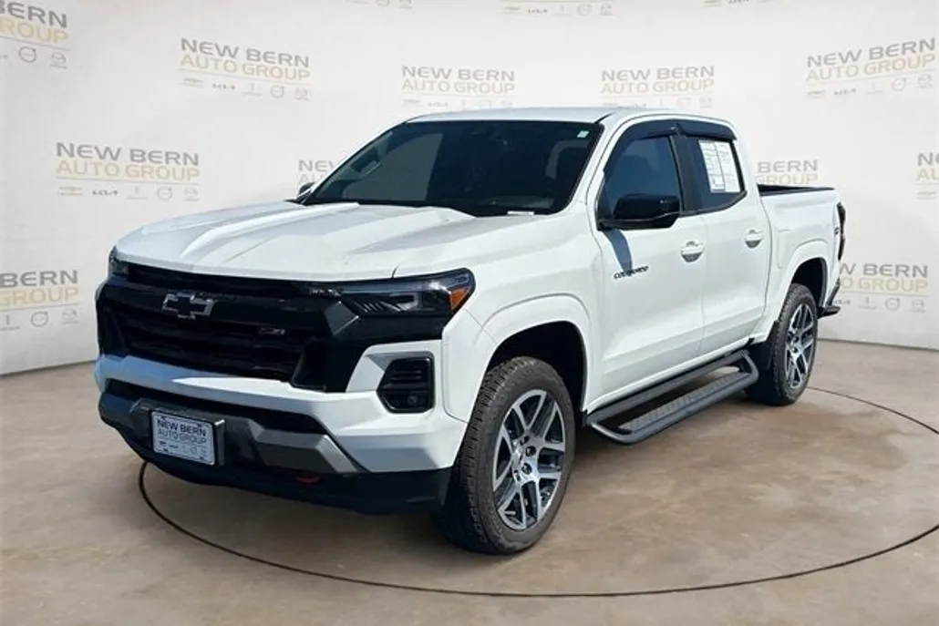 2024 Chevrolet Colorado Z71 photo 1