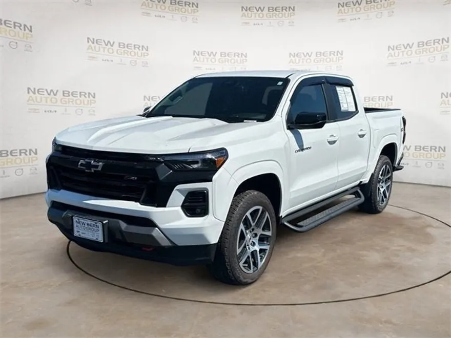 2024 Chevrolet Colorado Z71 photo 1